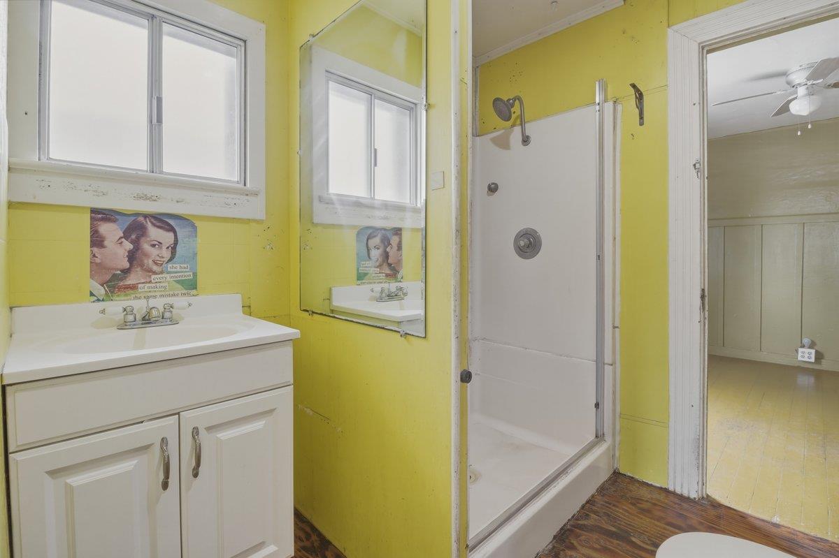 Detail Gallery Image 12 of 26 For 529 Wave St, Monterey,  CA 93940 - 3 Beds | 1/1 Baths