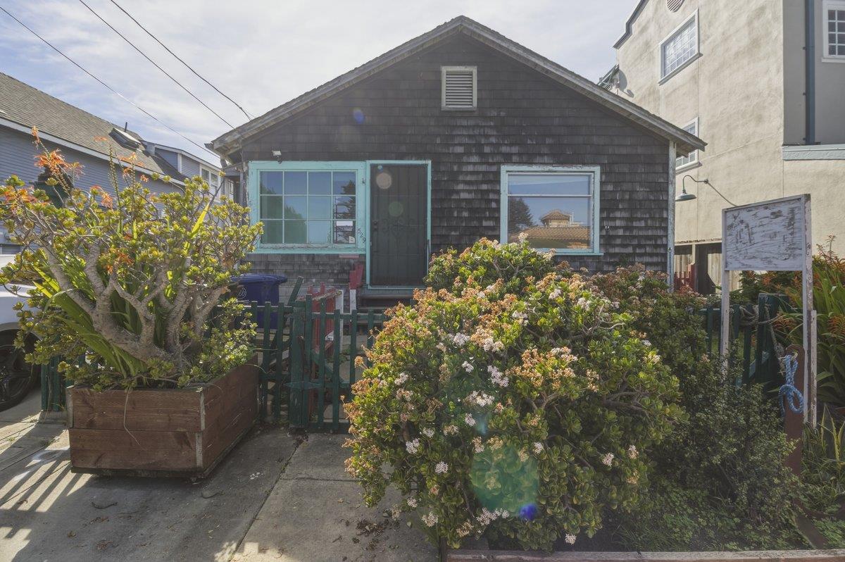 Detail Gallery Image 17 of 26 For 529 Wave St, Monterey,  CA 93940 - 3 Beds | 1/1 Baths