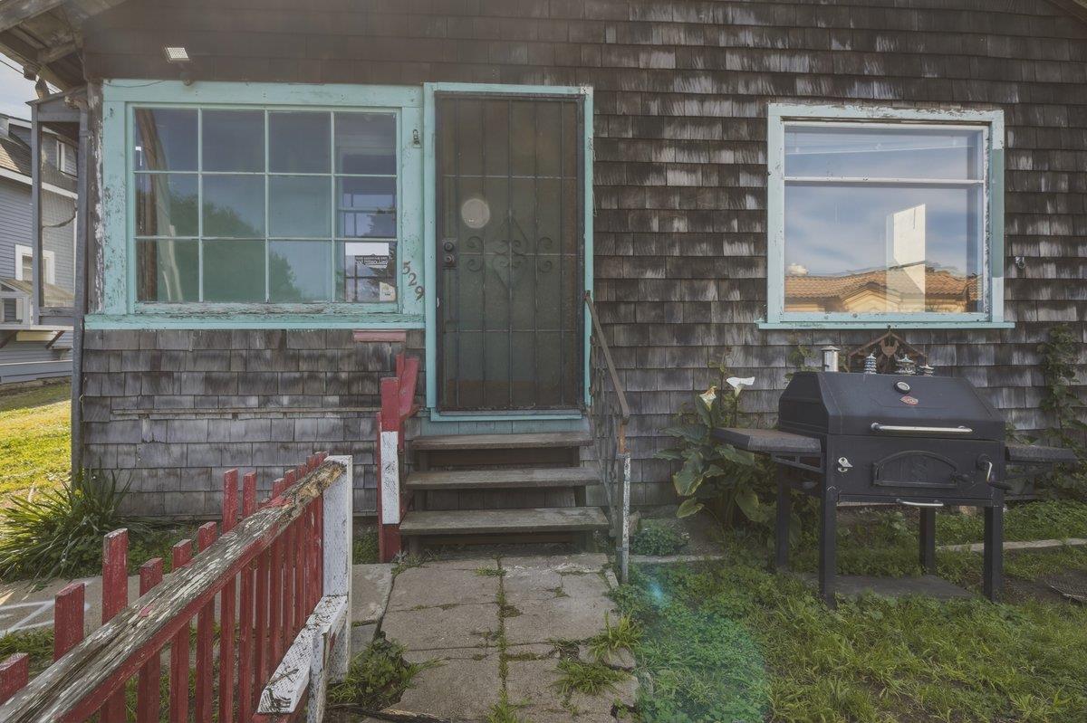 Detail Gallery Image 18 of 26 For 529 Wave St, Monterey,  CA 93940 - 3 Beds | 1/1 Baths