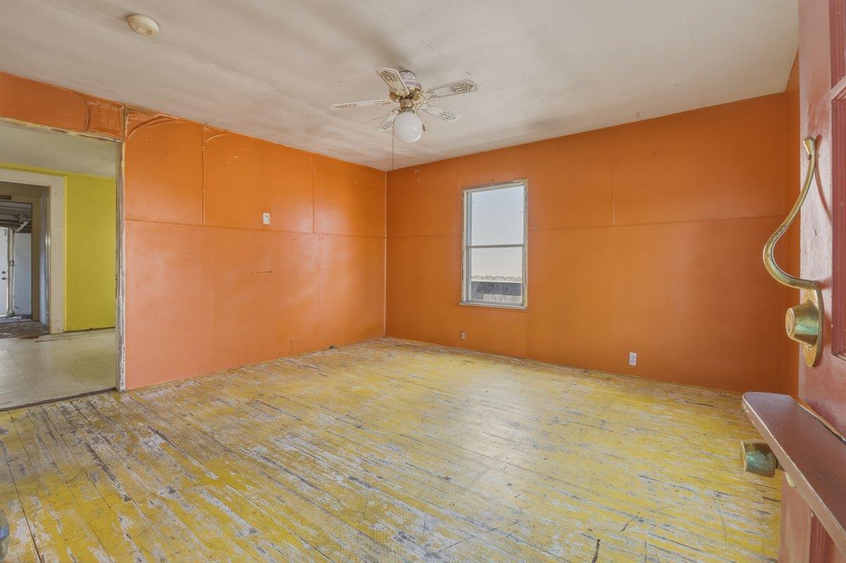 Detail Gallery Image 22 of 26 For 529 Wave St, Monterey,  CA 93940 - 3 Beds | 1/1 Baths