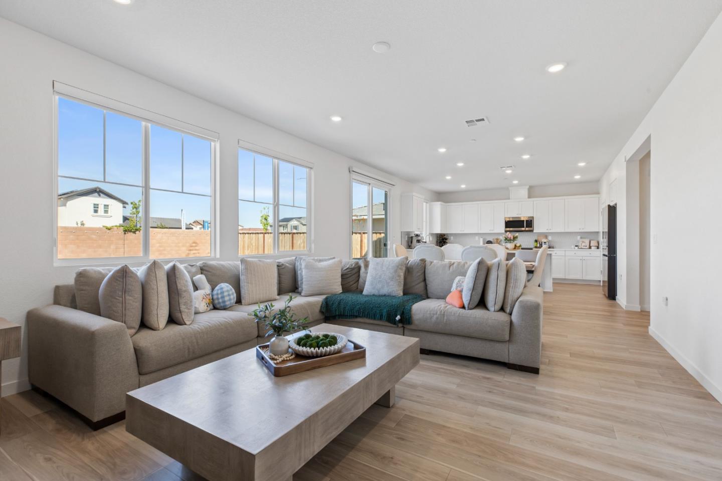 Detail Gallery Image 8 of 30 For 273 Dogwood Ranch Way, Patterson,  CA 95363 - 4 Beds | 3 Baths