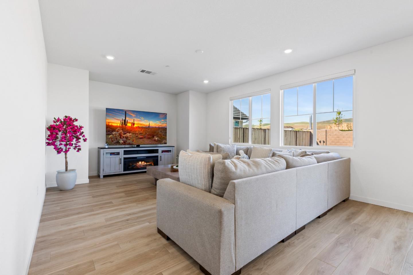 Detail Gallery Image 9 of 30 For 273 Dogwood Ranch Way, Patterson,  CA 95363 - 4 Beds | 3 Baths