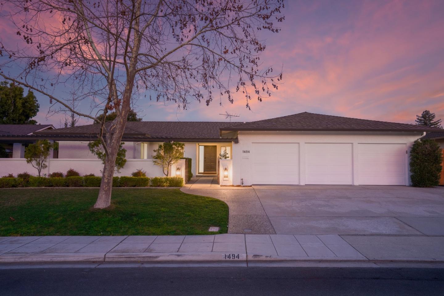 Detail Gallery Image 3 of 49 For 1494 Valcartier Dr, Sunnyvale,  CA 94087 - 4 Beds | 2/1 Baths