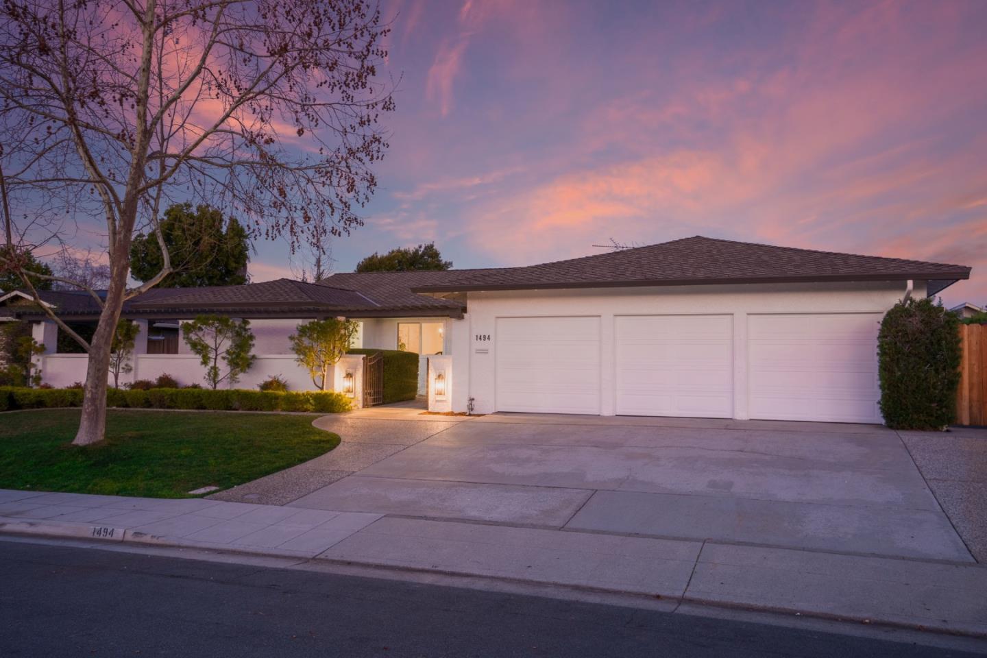 Detail Gallery Image 5 of 49 For 1494 Valcartier Dr, Sunnyvale,  CA 94087 - 4 Beds | 2/1 Baths