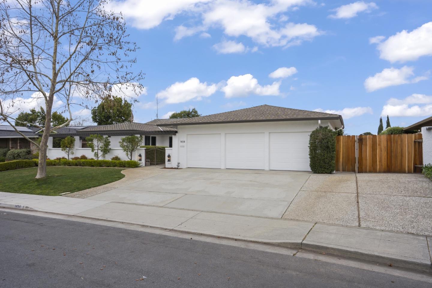 Detail Gallery Image 6 of 49 For 1494 Valcartier Dr, Sunnyvale,  CA 94087 - 4 Beds | 2/1 Baths