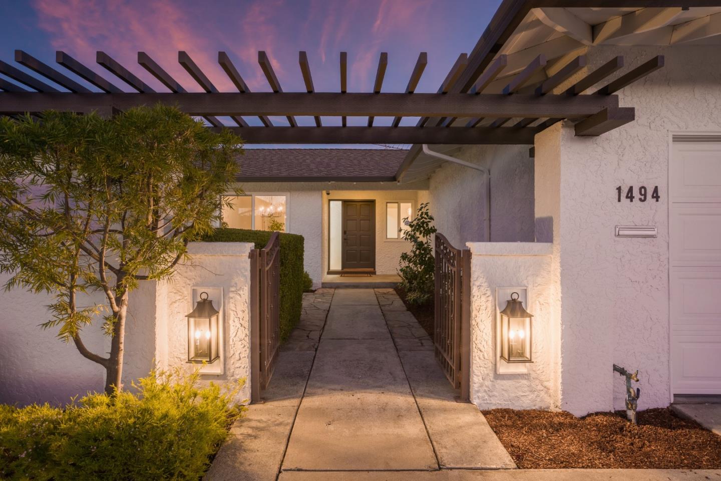 Detail Gallery Image 7 of 49 For 1494 Valcartier Dr, Sunnyvale,  CA 94087 - 4 Beds | 2/1 Baths