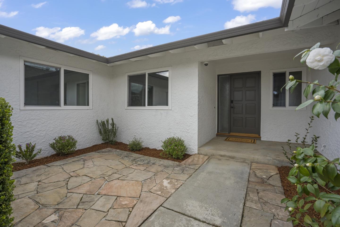 Detail Gallery Image 9 of 49 For 1494 Valcartier Dr, Sunnyvale,  CA 94087 - 4 Beds | 2/1 Baths