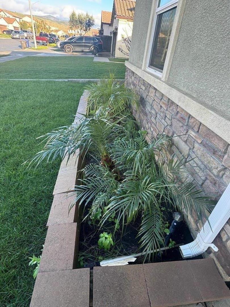 Detail Gallery Image 3 of 7 For 638 Robledo Dr, Soledad,  CA 93960 - 3 Beds | 2 Baths