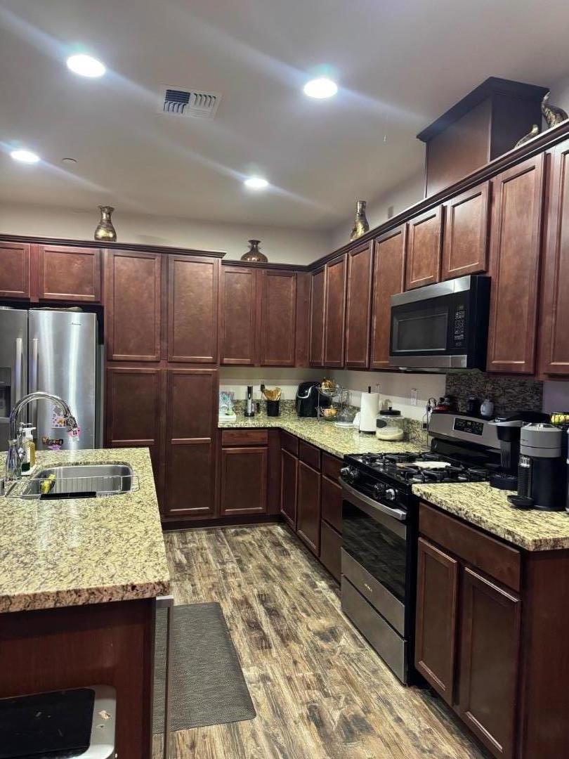 Detail Gallery Image 5 of 7 For 638 Robledo Dr, Soledad,  CA 93960 - 3 Beds | 2 Baths