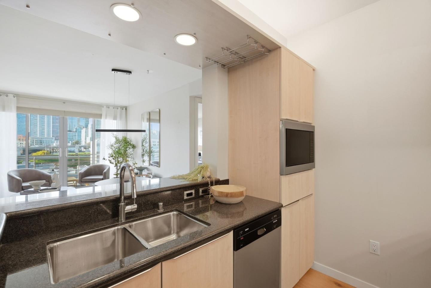 Detail Gallery Image 11 of 68 For 219 Brannan St 12b,  San Francisco,  CA 94107 - 1 Beds | 1 Baths