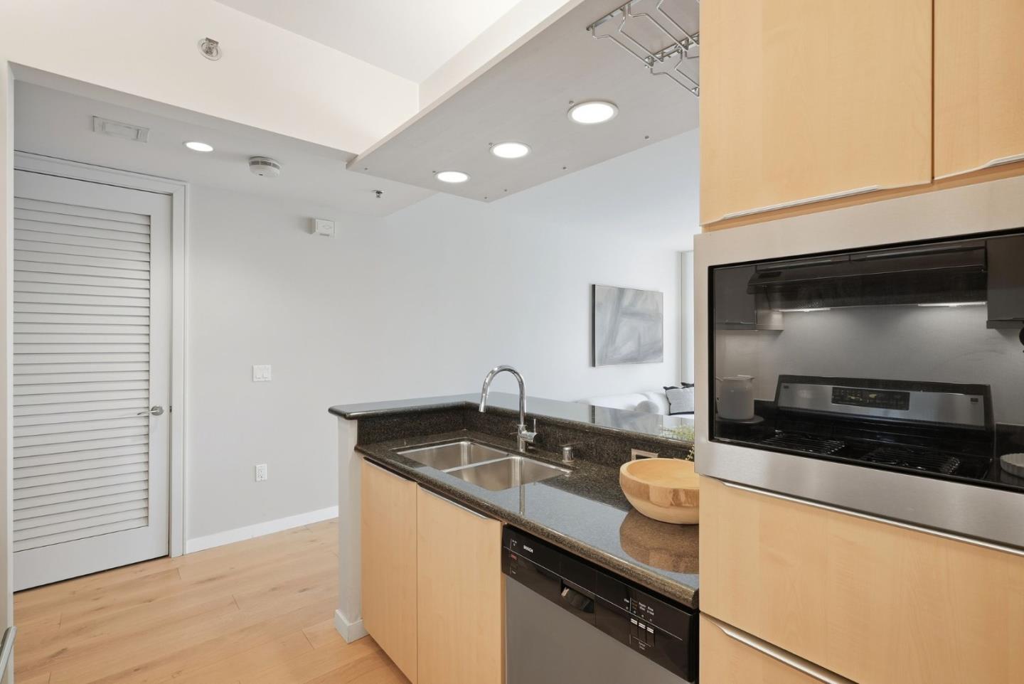 Detail Gallery Image 14 of 68 For 219 Brannan St 12b,  San Francisco,  CA 94107 - 1 Beds | 1 Baths