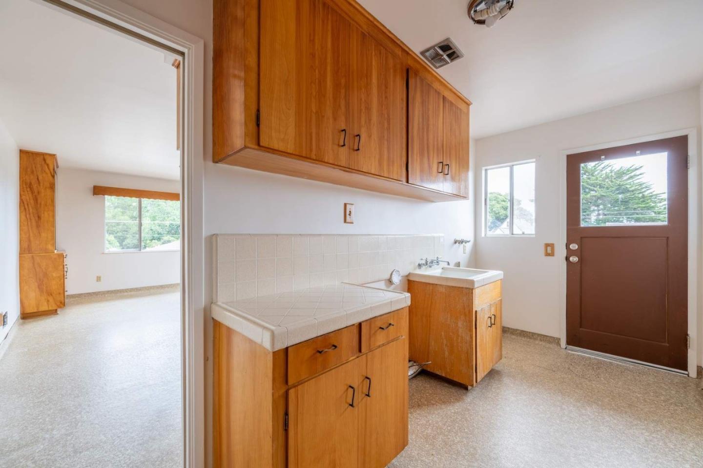 Detail Gallery Image 7 of 25 For 113 Seeno St, Monterey,  CA 93940 - – Beds | – Baths