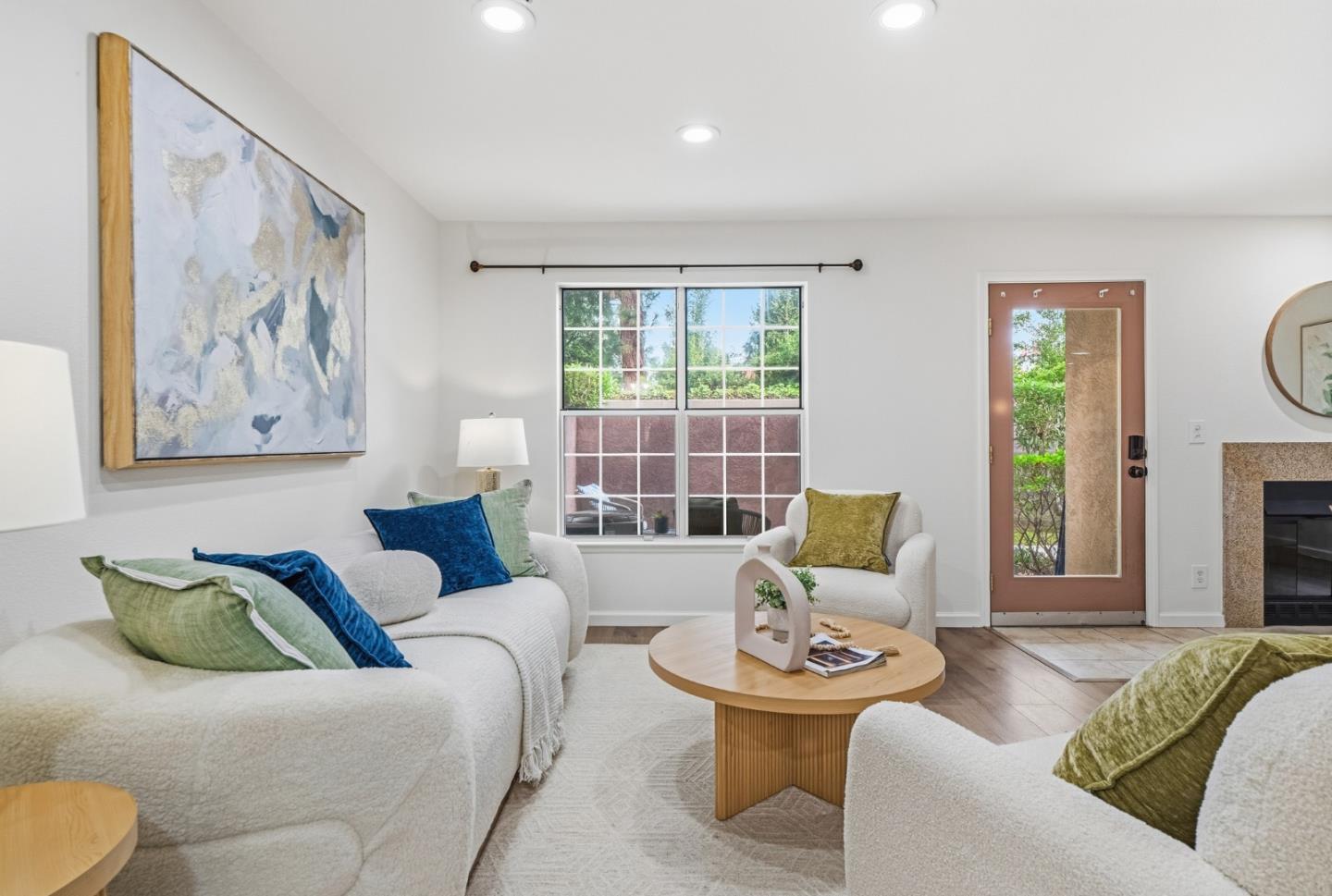 Detail Gallery Image 2 of 36 For 627 E El Camino Real #106,  Sunnyvale,  CA 94087 - 2 Beds | 2/1 Baths