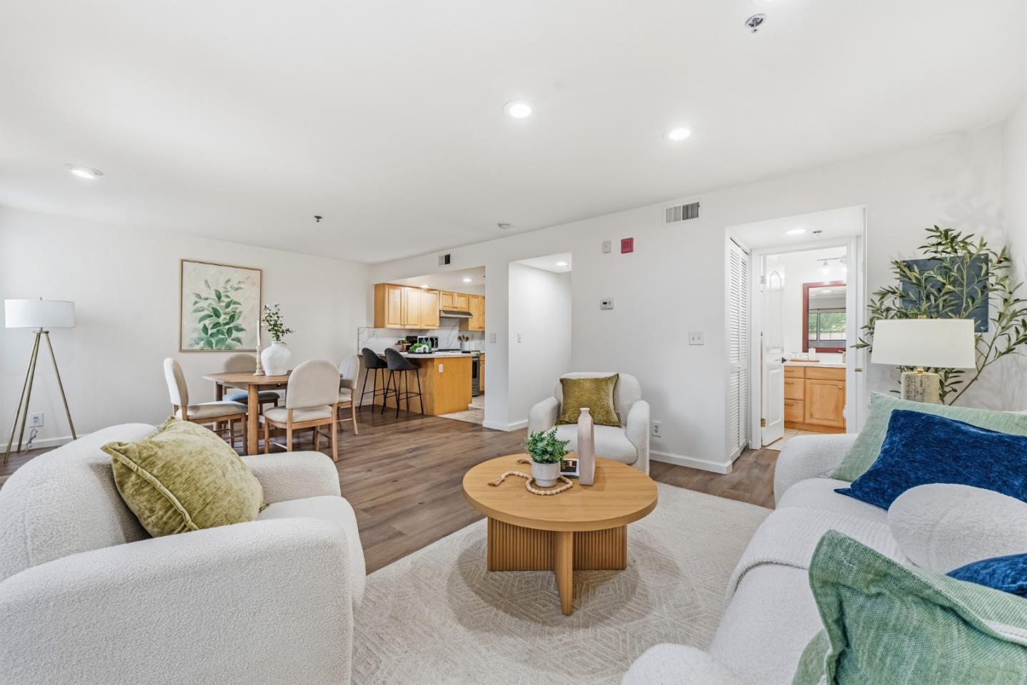 Detail Gallery Image 4 of 36 For 627 E El Camino Real #106,  Sunnyvale,  CA 94087 - 2 Beds | 2/1 Baths