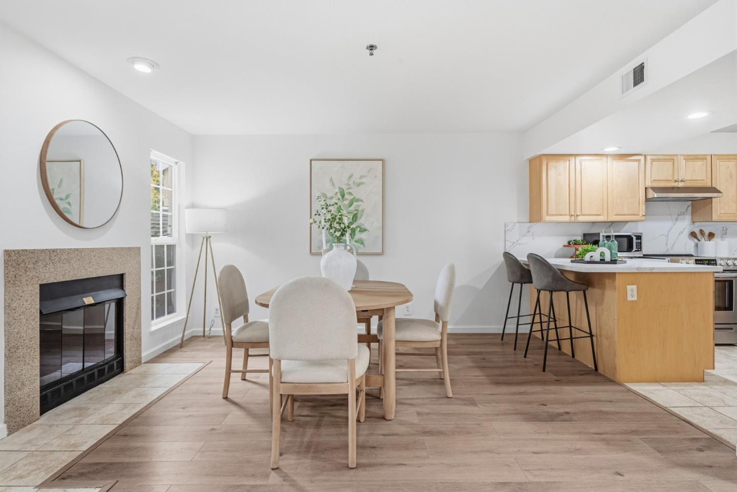 Detail Gallery Image 9 of 36 For 627 E El Camino Real #106,  Sunnyvale,  CA 94087 - 2 Beds | 2/1 Baths