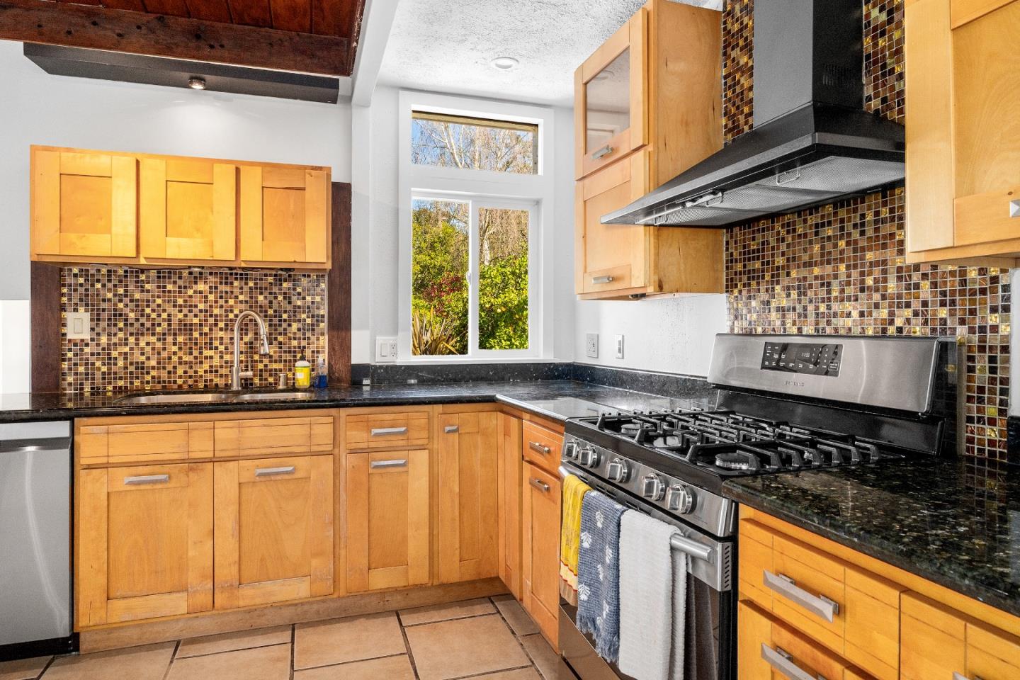 Detail Gallery Image 11 of 40 For 14 Morehouse Dr, Watsonville,  CA 95076 - 3 Beds | 2 Baths