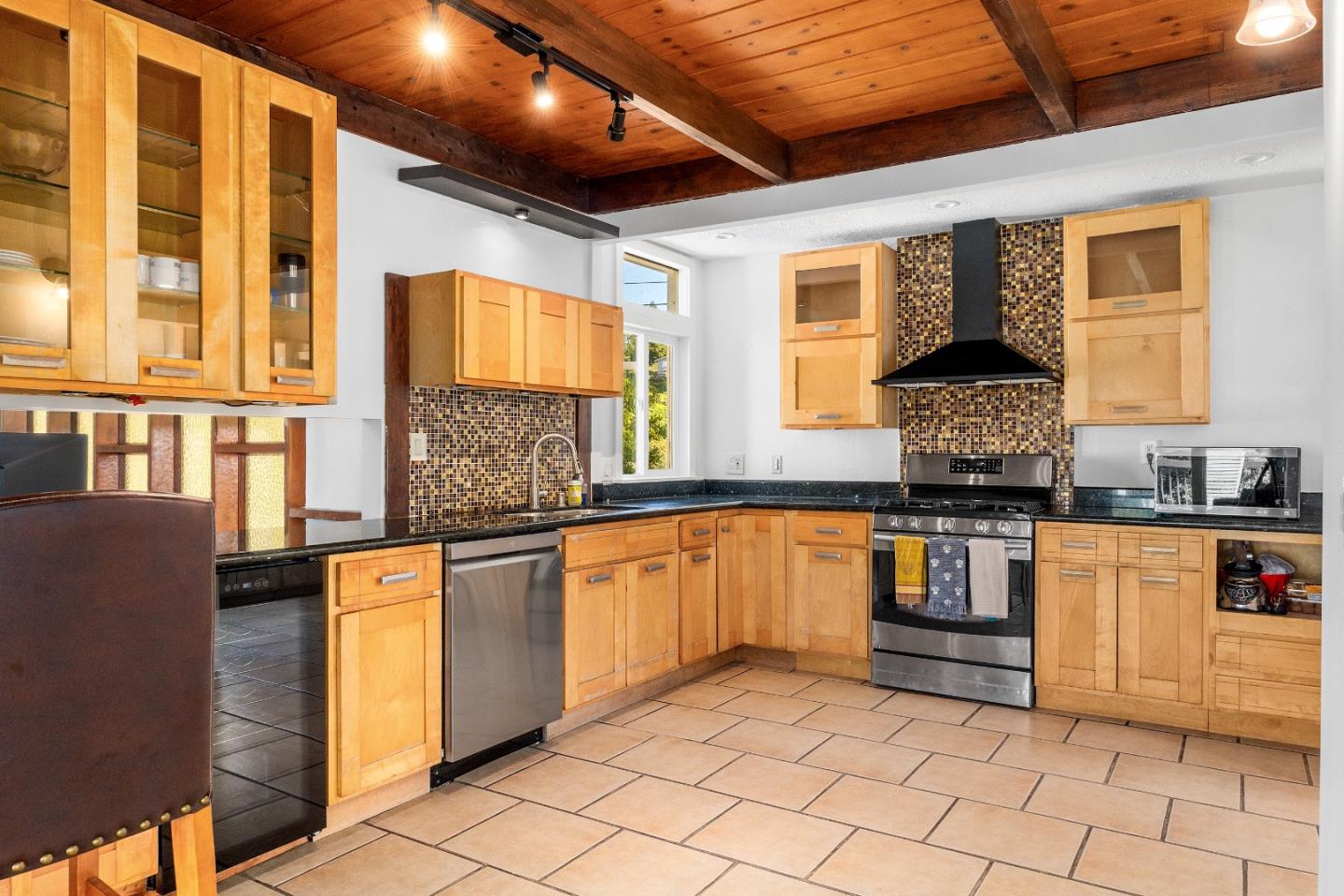 Detail Gallery Image 12 of 40 For 14 Morehouse Dr, Watsonville,  CA 95076 - 3 Beds | 2 Baths