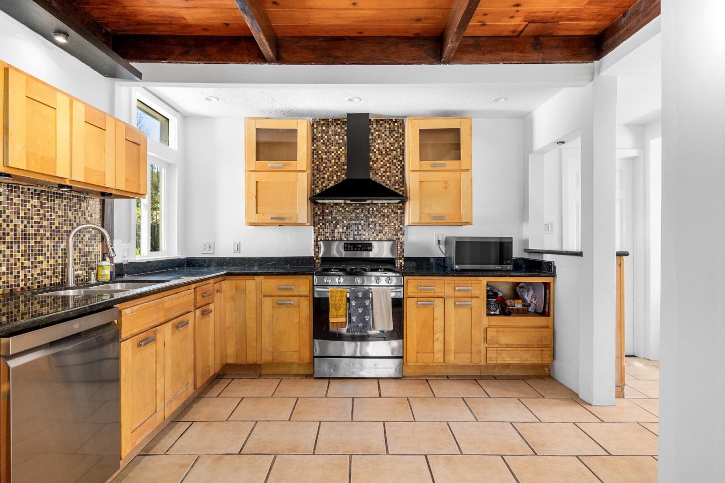 Detail Gallery Image 8 of 40 For 14 Morehouse Dr, Watsonville,  CA 95076 - 3 Beds | 2 Baths