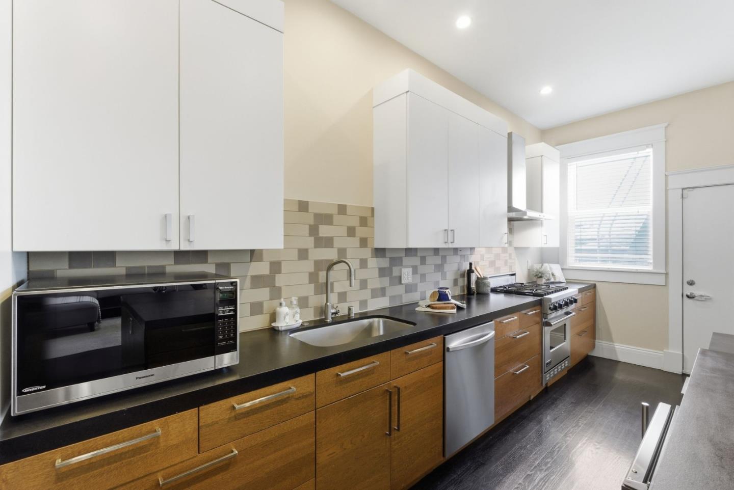 Detail Gallery Image 12 of 41 For 471 South Van Ness Ave, San Francisco,  CA 94103 - 4 Beds | 3 Baths