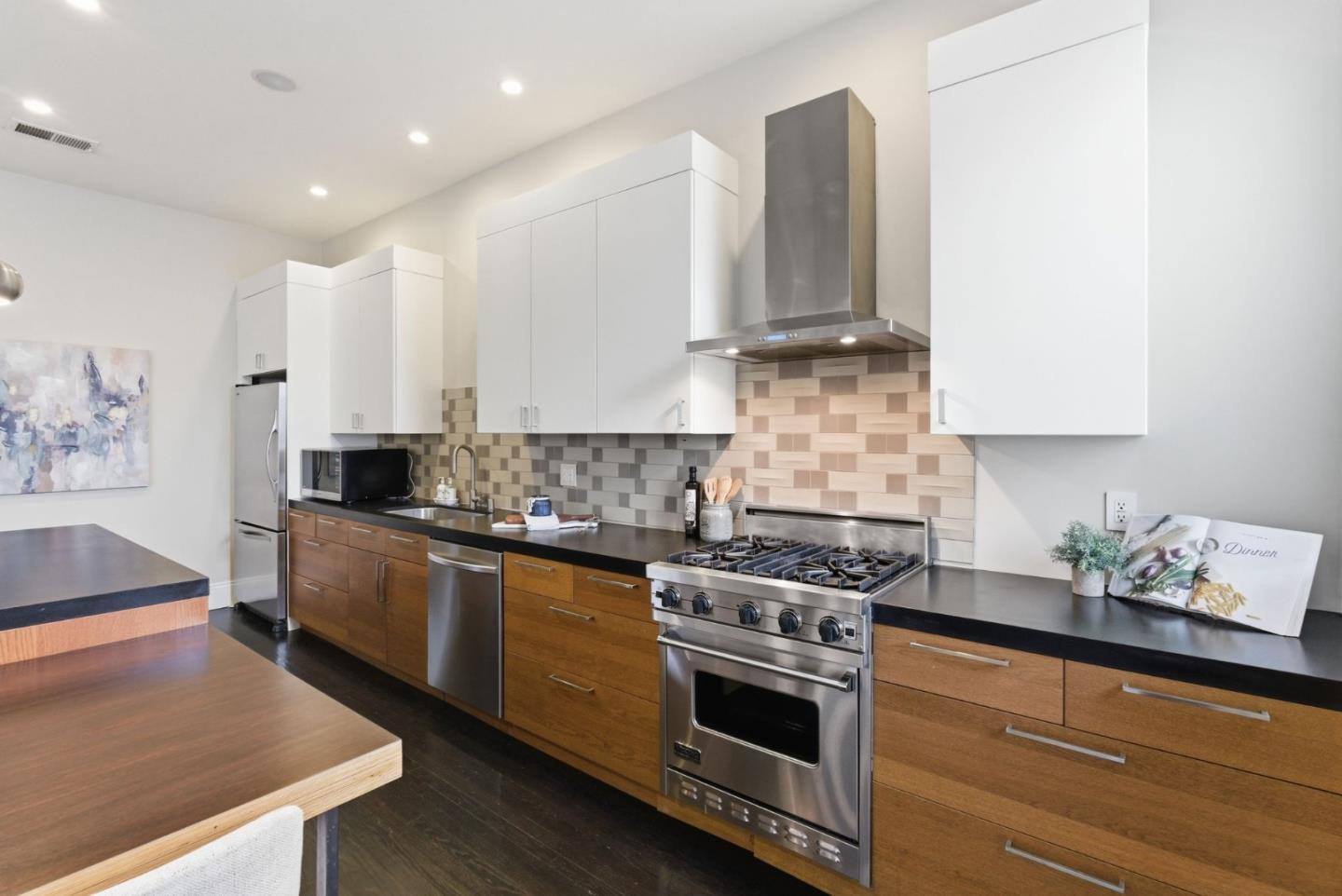 Detail Gallery Image 13 of 41 For 471 South Van Ness Ave, San Francisco,  CA 94103 - 4 Beds | 3 Baths