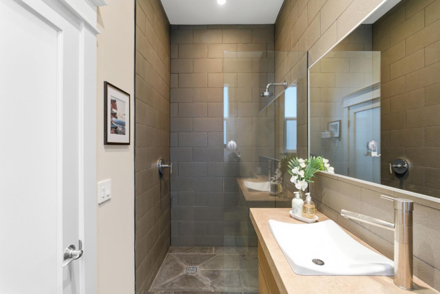 Detail Gallery Image 26 of 41 For 471 South Van Ness Ave, San Francisco,  CA 94103 - 4 Beds | 3 Baths