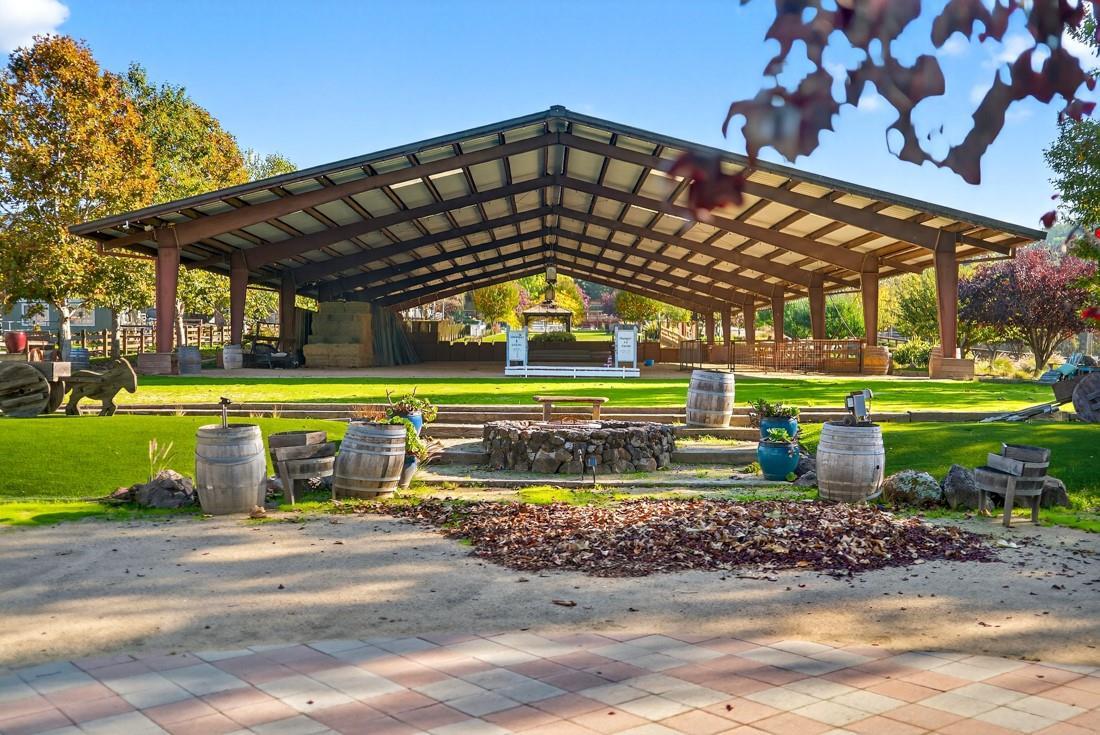 Detail Gallery Image 10 of 52 For 3970 Leavesley Rd, Gilroy,  CA 95020 - 7 Beds | 5/2 Baths