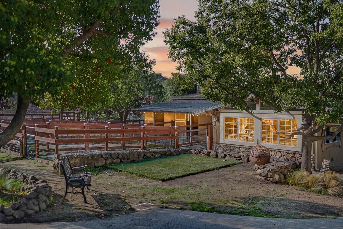 Detail Gallery Image 14 of 52 For 3970 Leavesley Rd, Gilroy,  CA 95020 - 7 Beds | 5/2 Baths