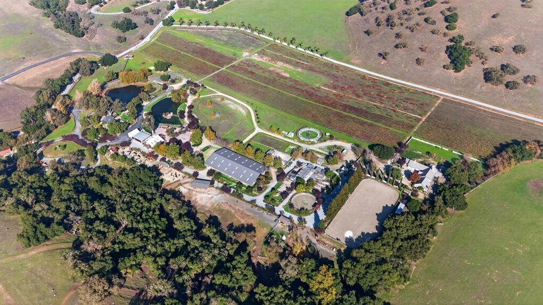 Detail Gallery Image 17 of 52 For 3970 Leavesley Rd, Gilroy,  CA 95020 - 7 Beds | 5/2 Baths