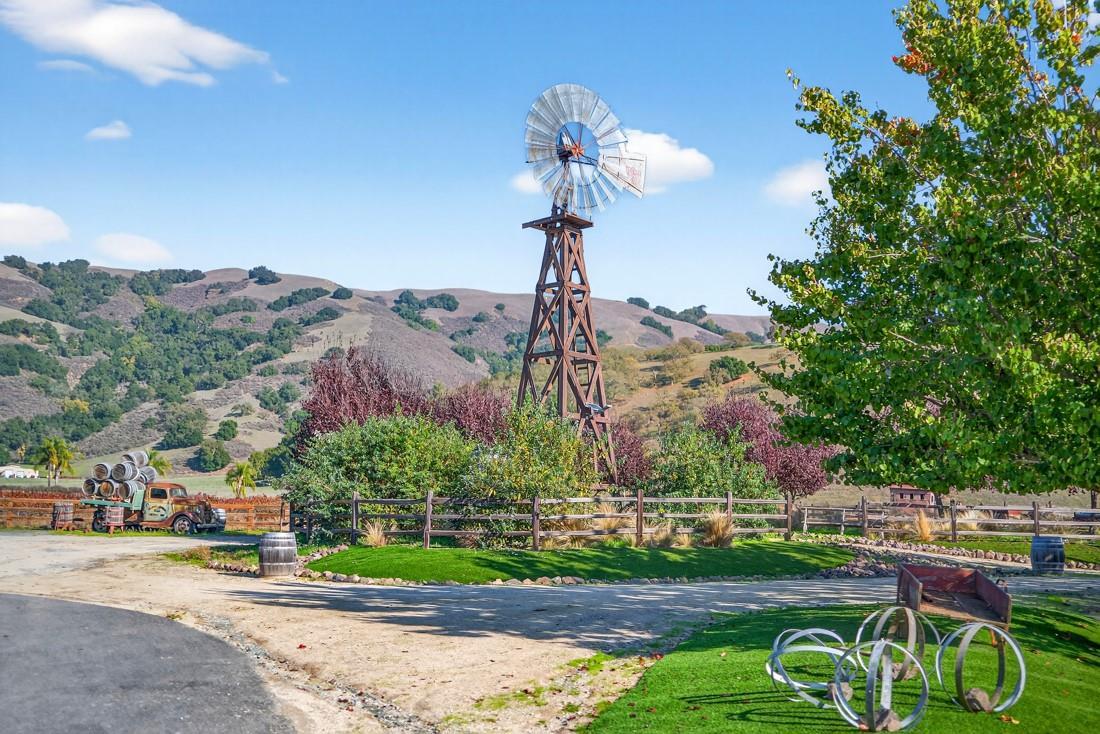 Detail Gallery Image 5 of 52 For 3970 Leavesley Rd, Gilroy,  CA 95020 - 7 Beds | 5/2 Baths