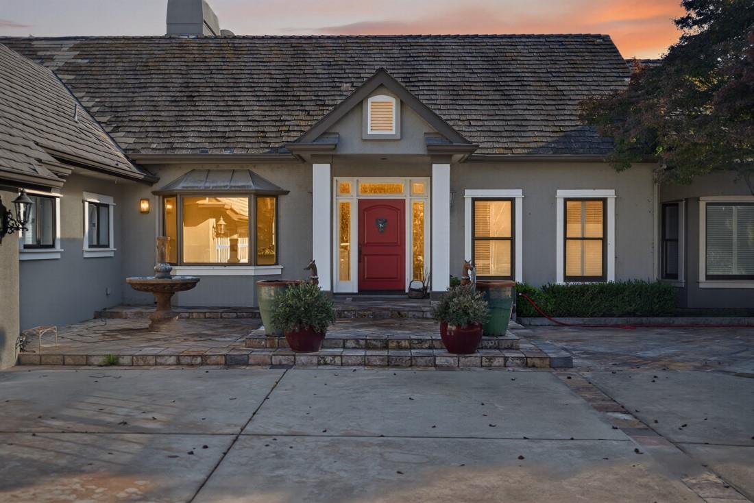 Detail Gallery Image 6 of 52 For 3970 Leavesley Rd, Gilroy,  CA 95020 - 7 Beds | 5/2 Baths