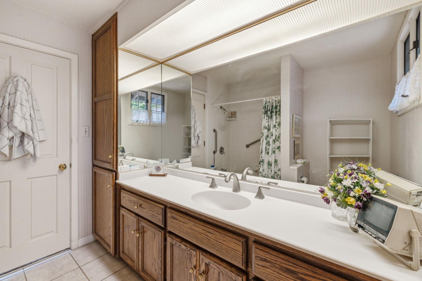 Detail Gallery Image 17 of 61 For 960 Graham Hill Rd, Santa Cruz,  CA 95060 - 2 Beds | 2 Baths