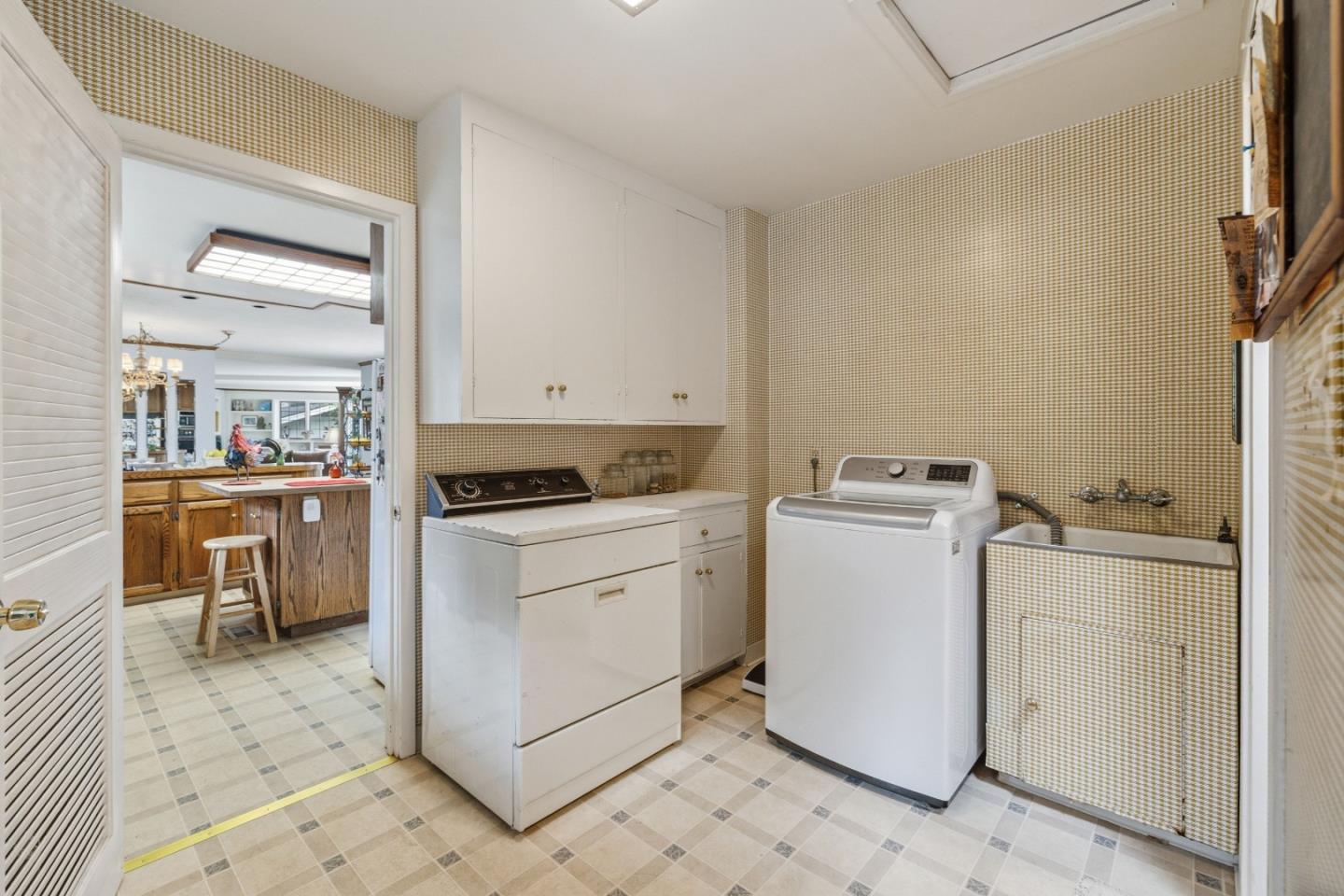 Detail Gallery Image 21 of 61 For 960 Graham Hill Rd, Santa Cruz,  CA 95060 - 2 Beds | 2 Baths