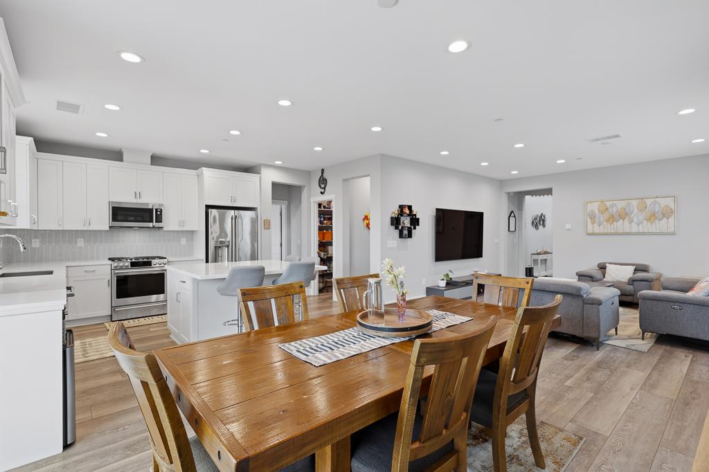 Detail Gallery Image 10 of 56 For 5874 Caleb Ct, Newark,  CA 94560 - 4 Beds | 3/1 Baths