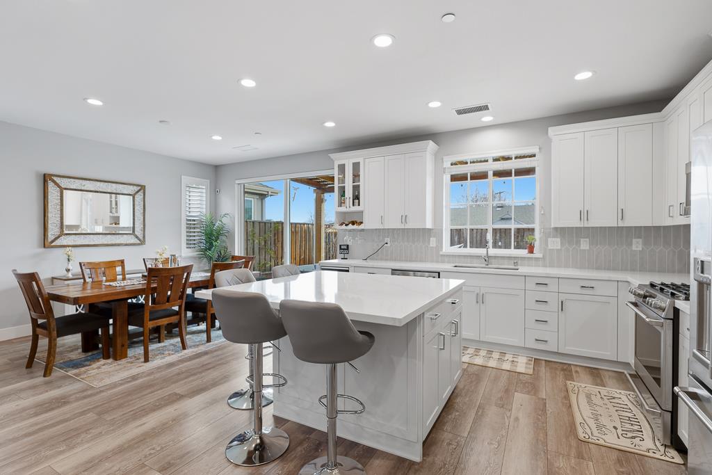 Detail Gallery Image 12 of 56 For 5874 Caleb Ct, Newark,  CA 94560 - 4 Beds | 3/1 Baths