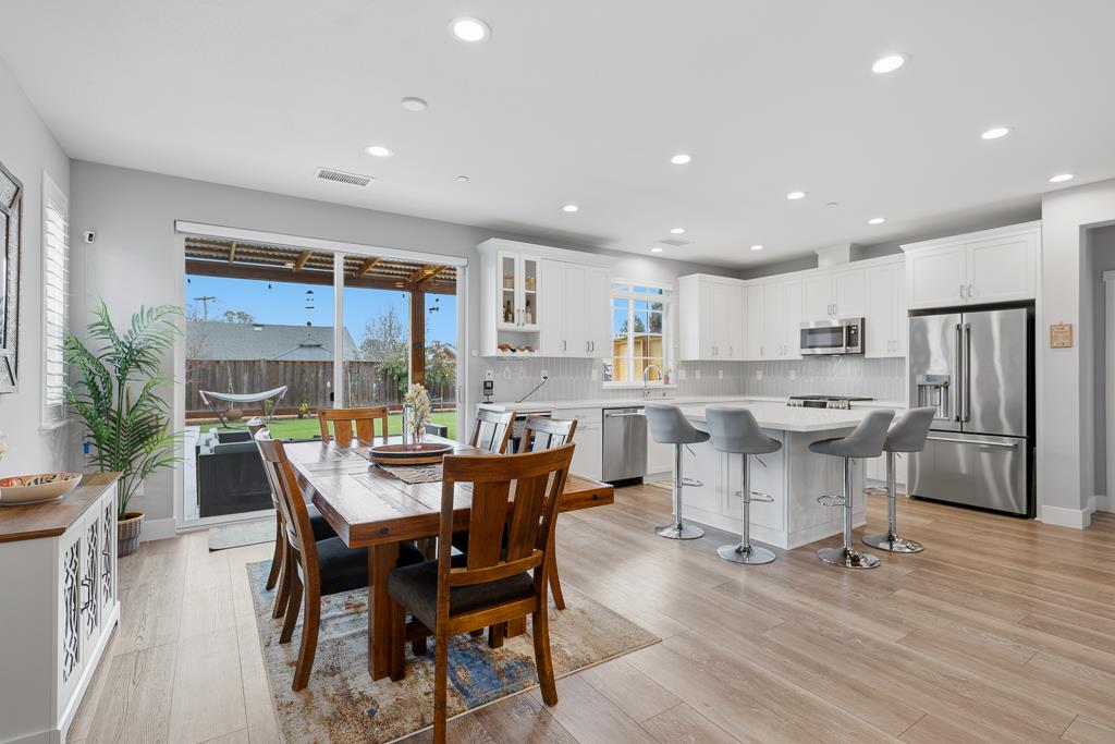 Detail Gallery Image 8 of 56 For 5874 Caleb Ct, Newark,  CA 94560 - 4 Beds | 3/1 Baths