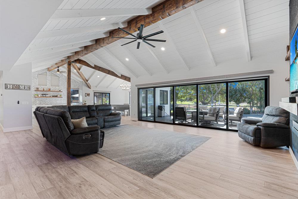 Detail Gallery Image 10 of 119 For 1220 S Ridgemark Dr, Hollister,  CA 95023 - 3 Beds | 3 Baths