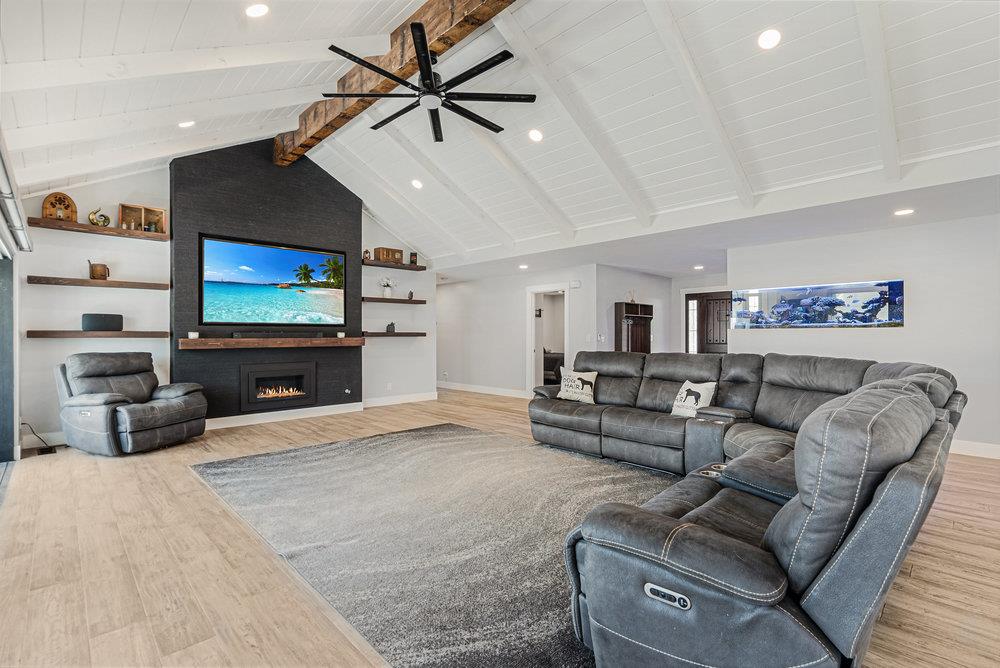 Detail Gallery Image 13 of 119 For 1220 S Ridgemark Dr, Hollister,  CA 95023 - 3 Beds | 3 Baths