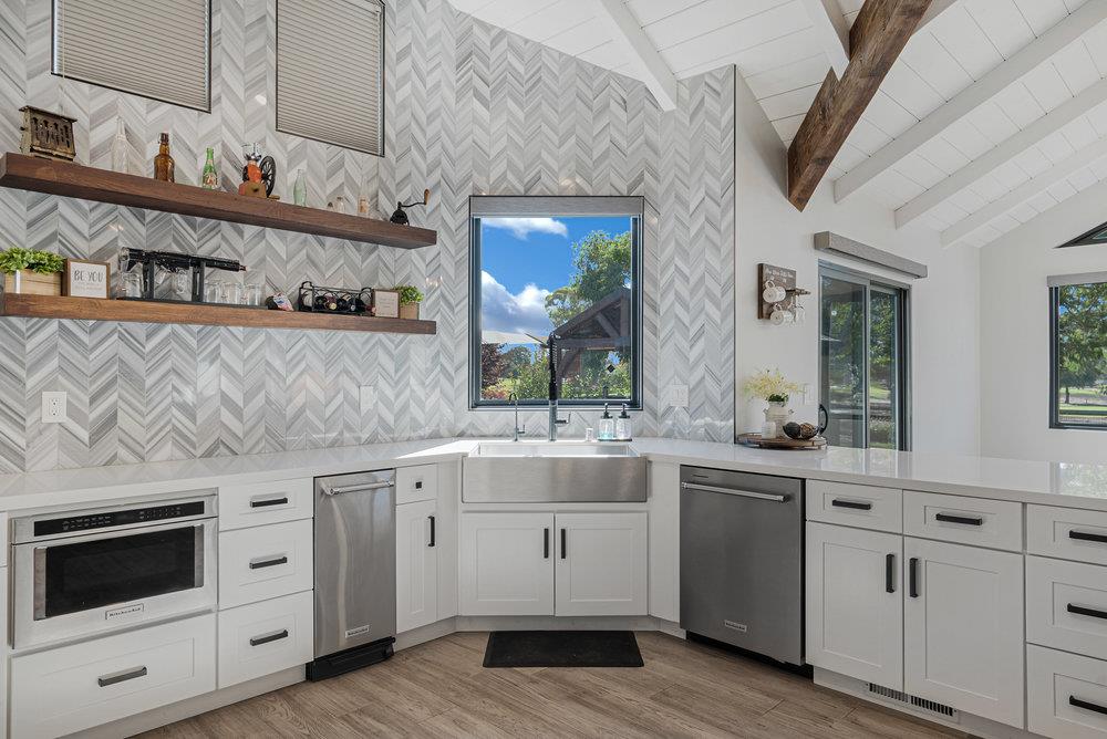 Detail Gallery Image 15 of 119 For 1220 S Ridgemark Dr, Hollister,  CA 95023 - 3 Beds | 3 Baths