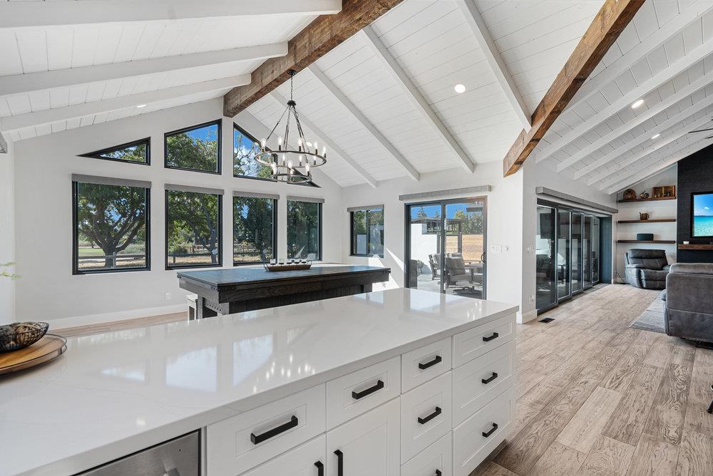 Detail Gallery Image 18 of 119 For 1220 S Ridgemark Dr, Hollister,  CA 95023 - 3 Beds | 3 Baths