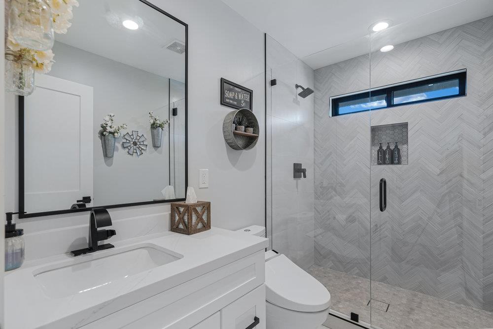 Detail Gallery Image 26 of 119 For 1220 S Ridgemark Dr, Hollister,  CA 95023 - 3 Beds | 3 Baths