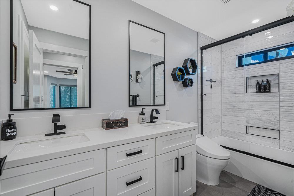 Detail Gallery Image 34 of 119 For 1220 S Ridgemark Dr, Hollister,  CA 95023 - 3 Beds | 3 Baths