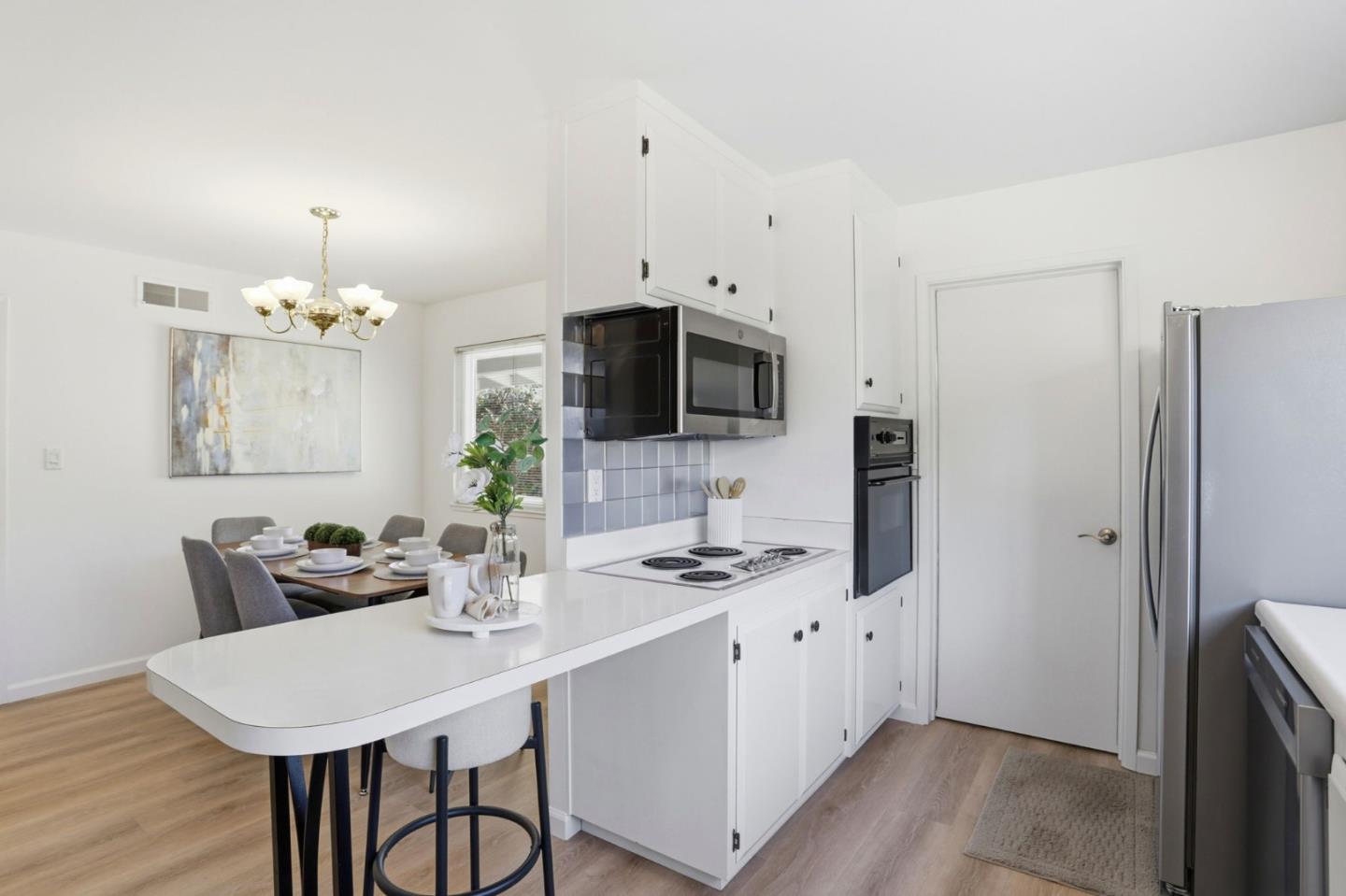 Detail Gallery Image 12 of 24 For 19735 Auburn Dr, Cupertino,  CA 95014 - 4 Beds | 2/1 Baths