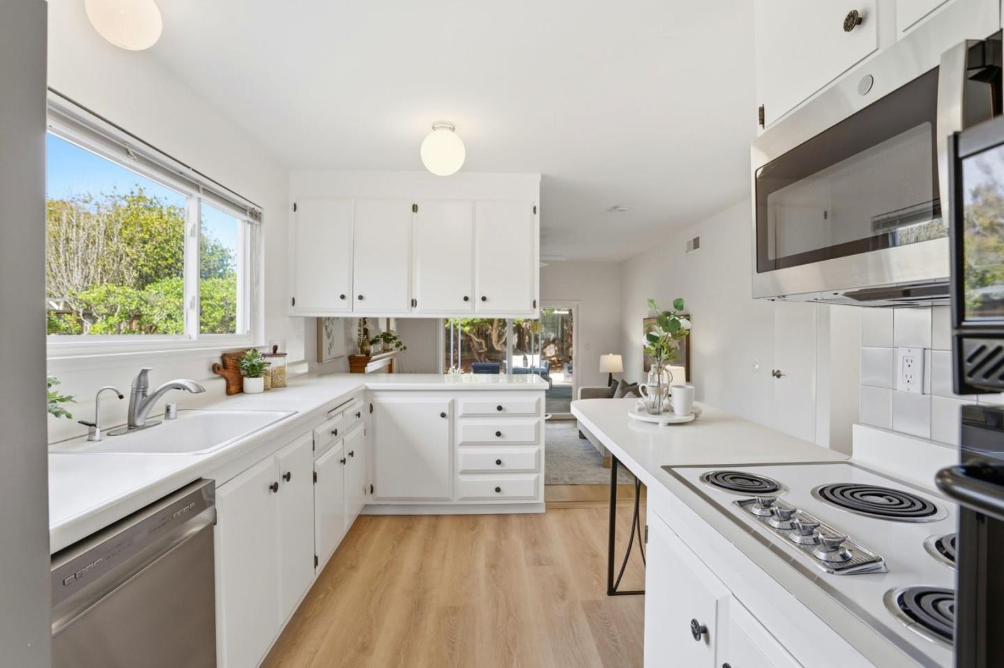 Detail Gallery Image 13 of 24 For 19735 Auburn Dr, Cupertino,  CA 95014 - 4 Beds | 2/1 Baths