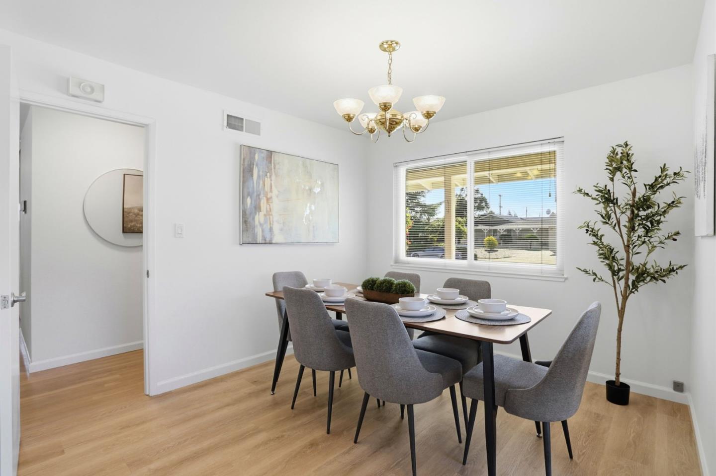 Detail Gallery Image 14 of 24 For 19735 Auburn Dr, Cupertino,  CA 95014 - 4 Beds | 2/1 Baths