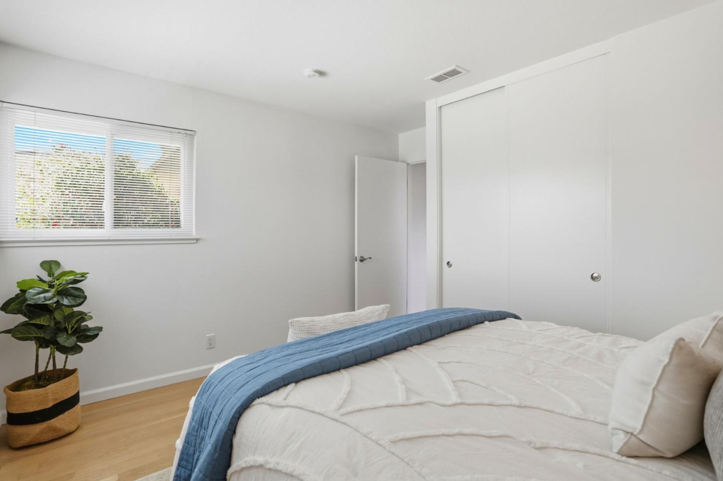 Detail Gallery Image 20 of 24 For 19735 Auburn Dr, Cupertino,  CA 95014 - 4 Beds | 2/1 Baths