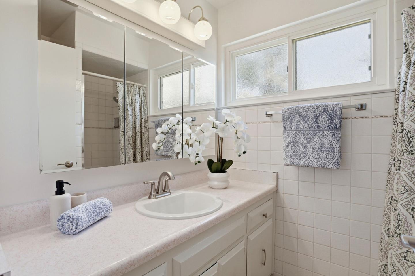 Detail Gallery Image 22 of 24 For 19735 Auburn Dr, Cupertino,  CA 95014 - 4 Beds | 2/1 Baths