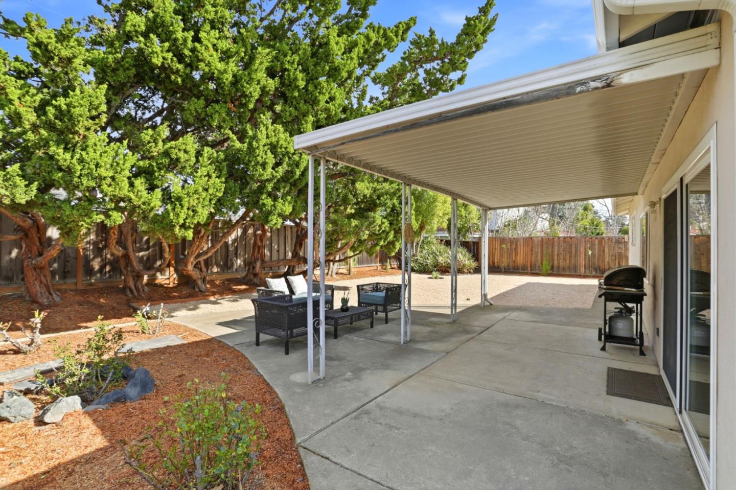 Detail Gallery Image 7 of 24 For 19735 Auburn Dr, Cupertino,  CA 95014 - 4 Beds | 2/1 Baths