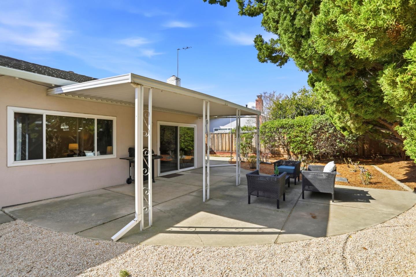 Detail Gallery Image 8 of 24 For 19735 Auburn Dr, Cupertino,  CA 95014 - 4 Beds | 2/1 Baths