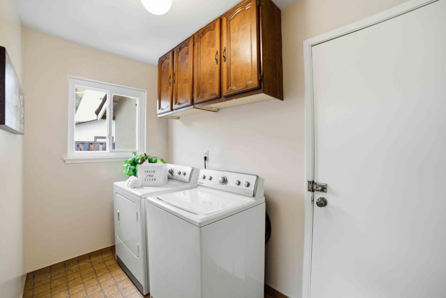 Detail Gallery Image 12 of 26 For 6856 Eldridge Dr, San Jose,  CA 95120 - 5 Beds | 2/1 Baths