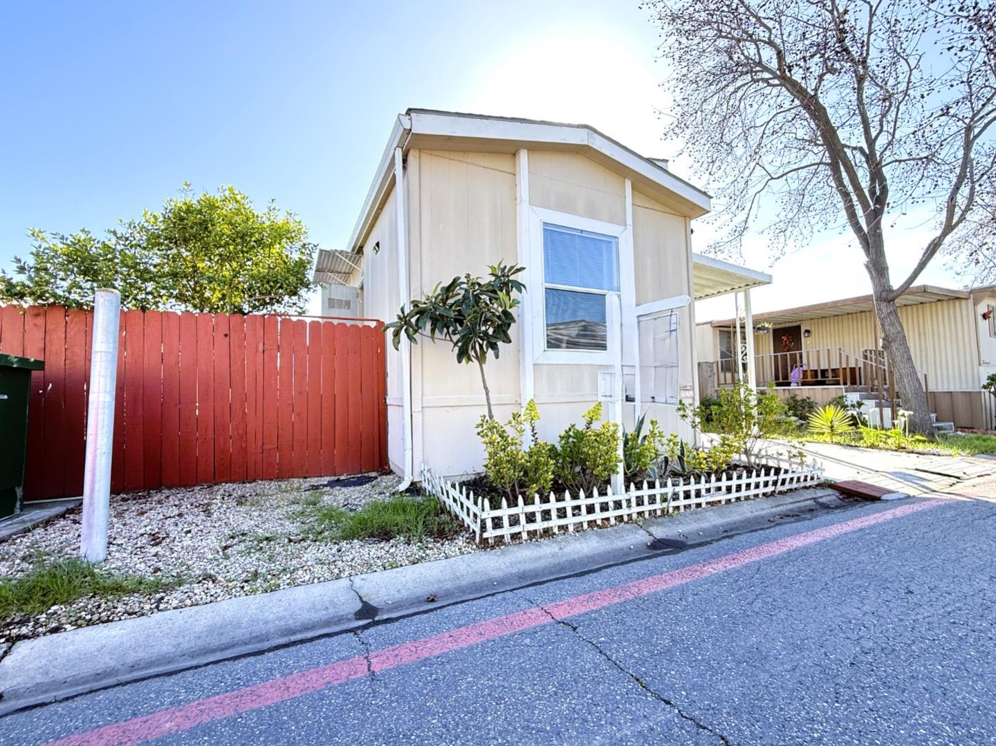 Detail Gallery Image 3 of 27 For 595 Hermitage Dr #595,  San Jose,  CA 95131 - 2 Beds | 2 Baths